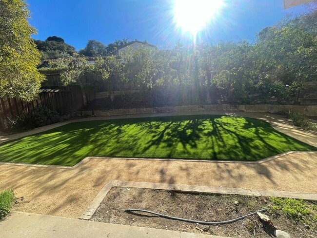 Building Photo - Santa Barbara desired neighborhood