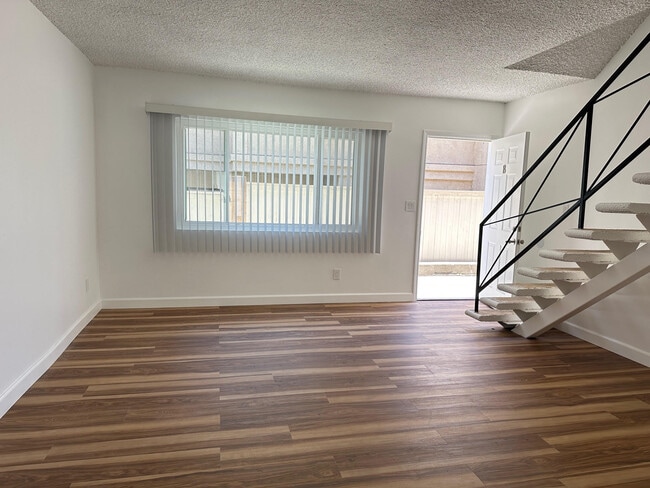 Photo - 1909 Bataan Rd Unit B