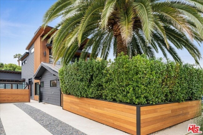 Photo - 4027 Moore St