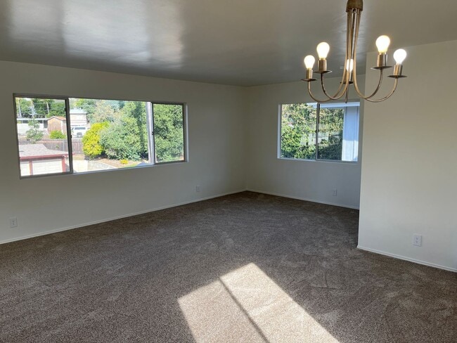 Building Photo - 206-210 Vista Glen Ln Unit 206