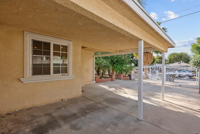 Photo - 18621 Bryant St