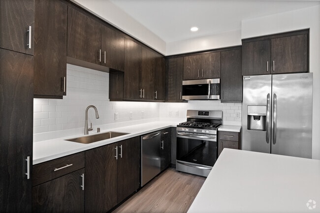 2BR, 2BA - 1,012SF - Kitchen - 1710 On the Blvd