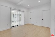Photo - 438 E 28th St