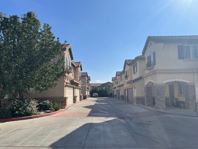 Photo - 16558 Paine St