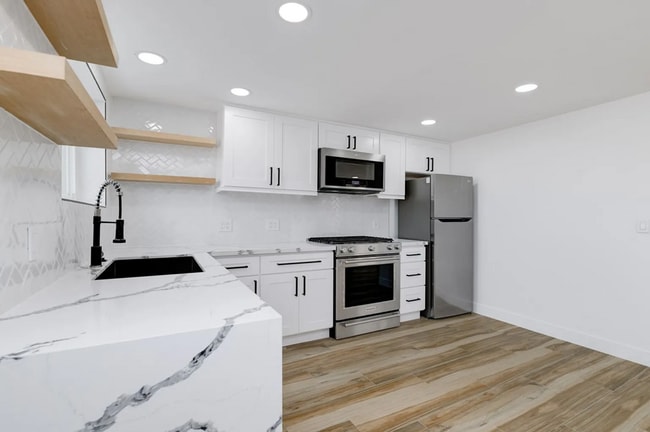 This unit offers a cozy and private 1-bedr... - This unit offers a cozy and private 1-bedr... Apartment Unit #2