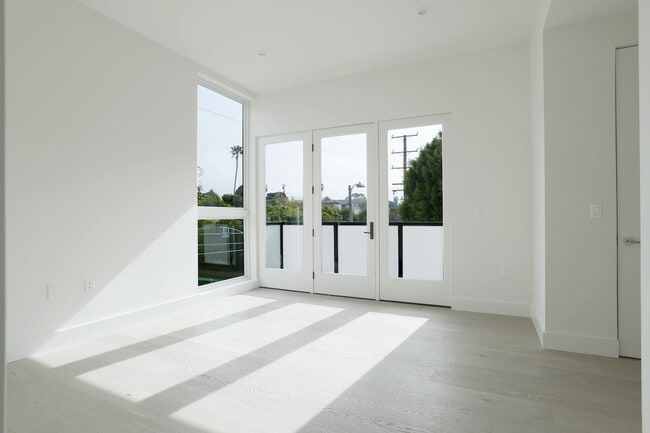 Photo - 2496 S CENTINELA Ave