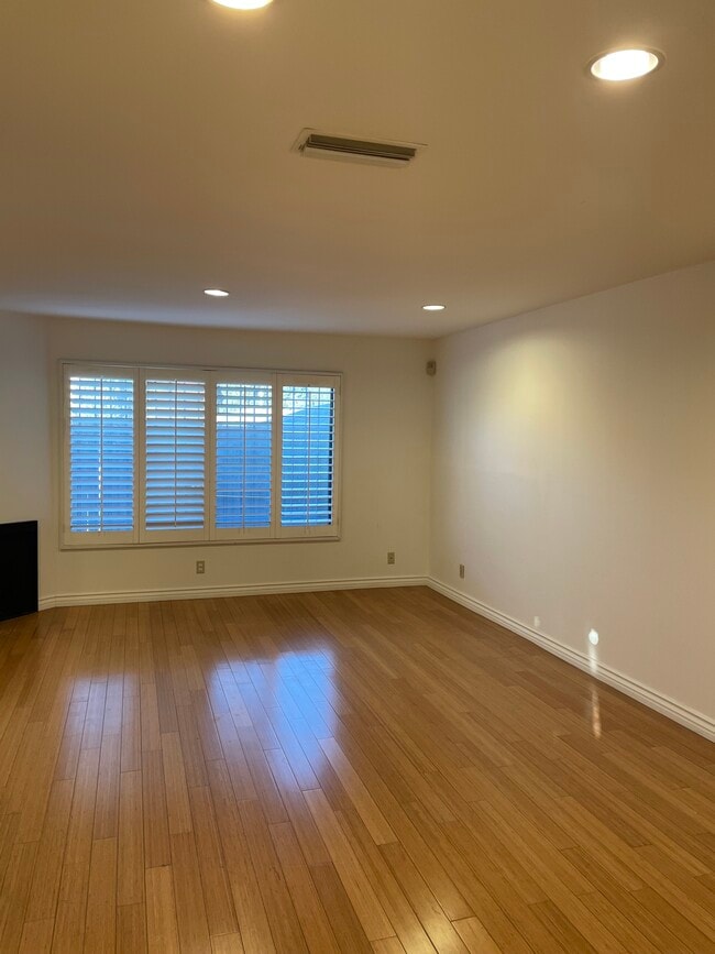 Building Photo - 211 Palmetto Dr Unit #1