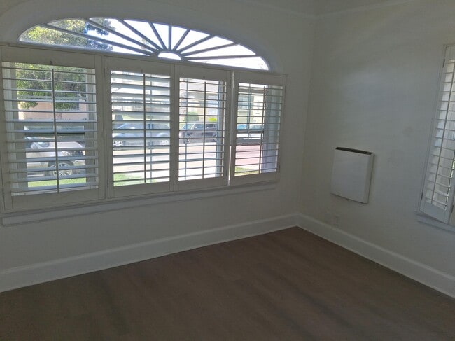 Photo - 6250 S Van Ness Ave Unit 6250