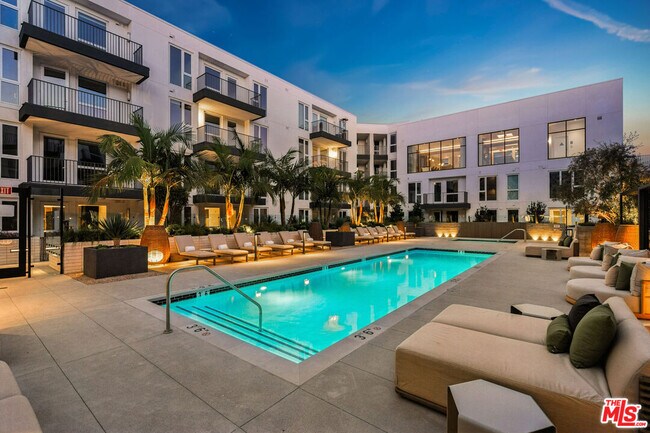 Photo - 2455 Overland Ave Unit 433