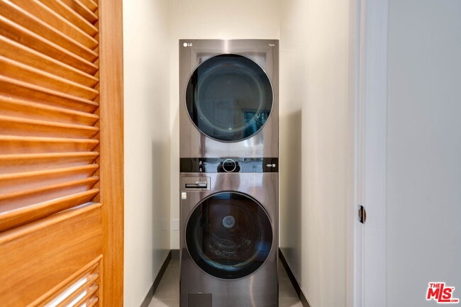 Photo - 1411 Cloverfield Blvd Unit B