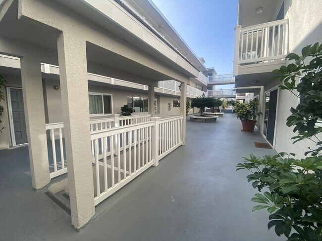 Photo - 2 Bedroom Hermosa Beach Condo - Close to Everything! Unit 104