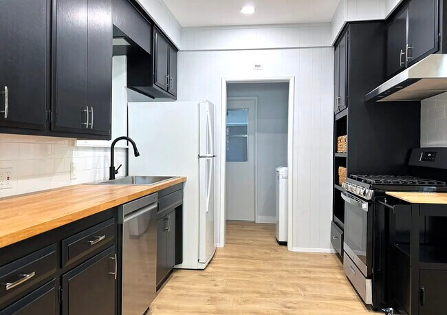 Photo - 9739 Pinewood Ave