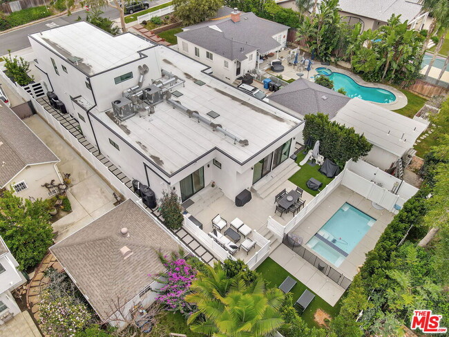 Building Photo - 18600 Cantara St