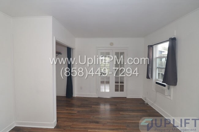 Photo - 36th (3637-3639) Unit 3637 1/2