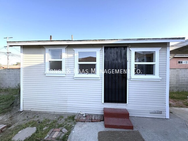 Building Photo - 15334 Orizaba Ave Unit B