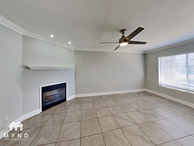 Photo - 4775 Seminole Dr Unit 108