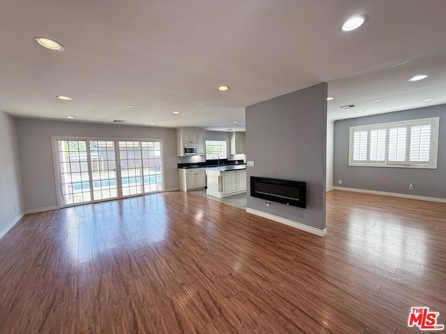 Photo - 5932 Cahill Ave