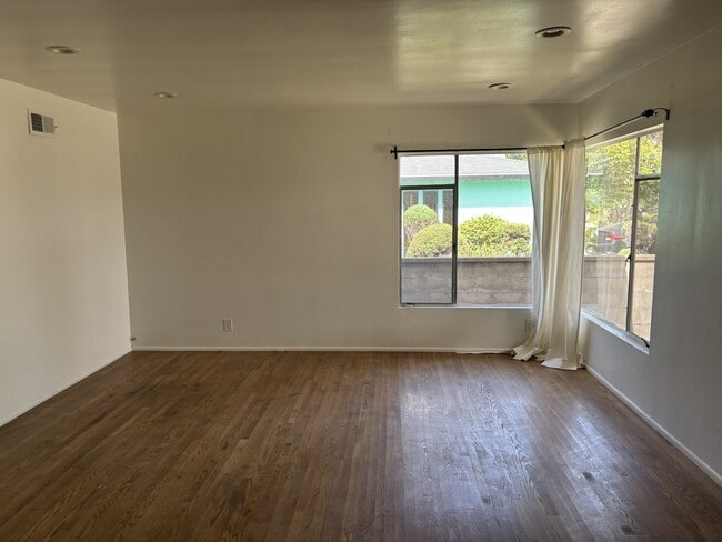 Photo - 366 E Hillsdale St