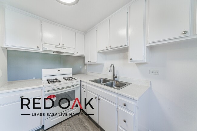 Photo - 8614 Woodley Ave Unit 108