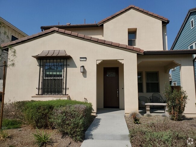 Building Photo - 4 Bedroom 4 Bath Home in The Farm Tract Lo...