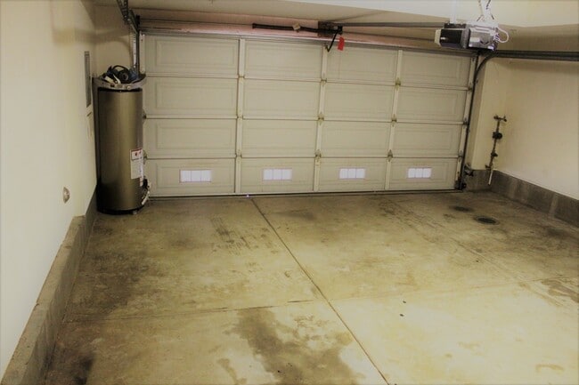 Photo - 3 bed 3 bath by Cal Sate!