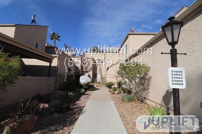 Building Photo - 3 Bedroom 2.5 Bathroom Townhouse in Ramona
