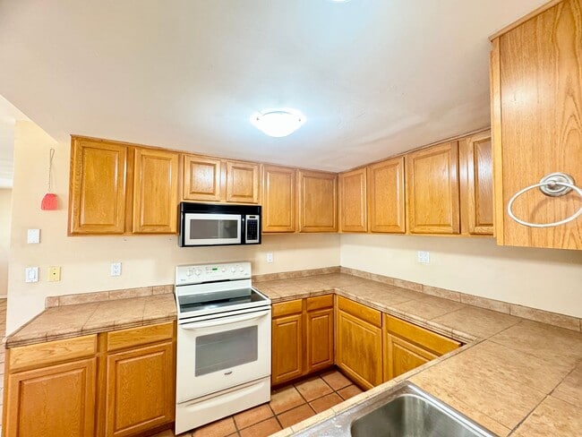 Building Photo - Come soon! 2 Bedroom home