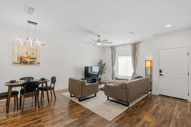 Photo - 47395 Monroe St Unit 264