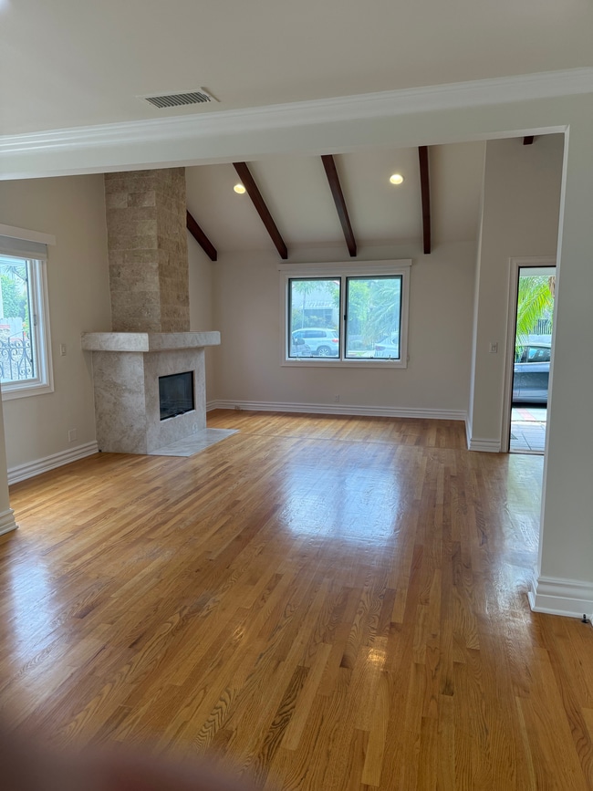 Building Photo - 741 N Harper Ave Rental
