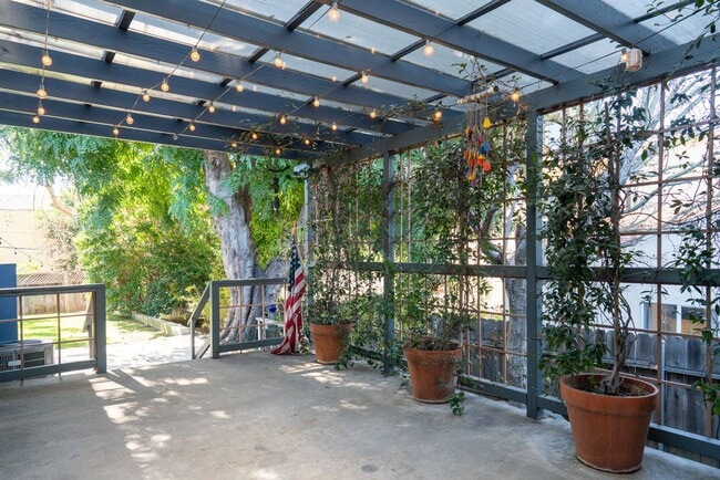 Photo - Vibrant 2b2b Franklin Hills / Los Feliz Home - Huge Private Grass Yard - Central HVAC