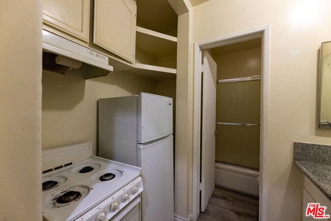 Photo - 947 Westmoreland Ave Unit 303