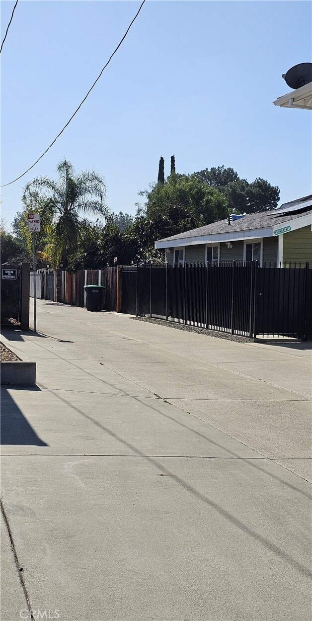 Photo - 587 N Orange St