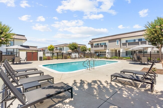 Building Photo - California Villages West Covina