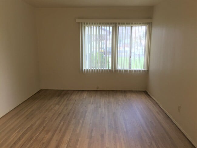 Photo - 4848 N Lakewood Blvd Unit 4852