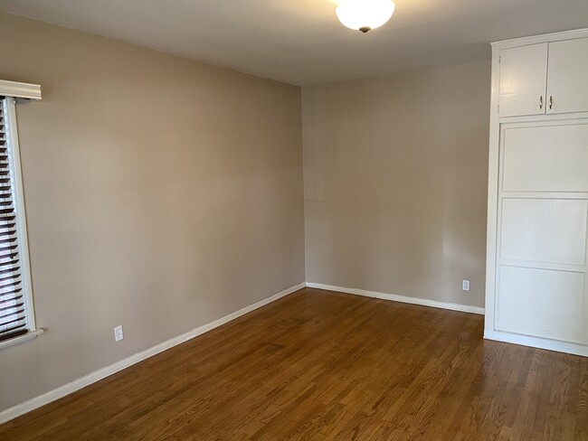 Photo - 181 S Marengo Ave Unit 5