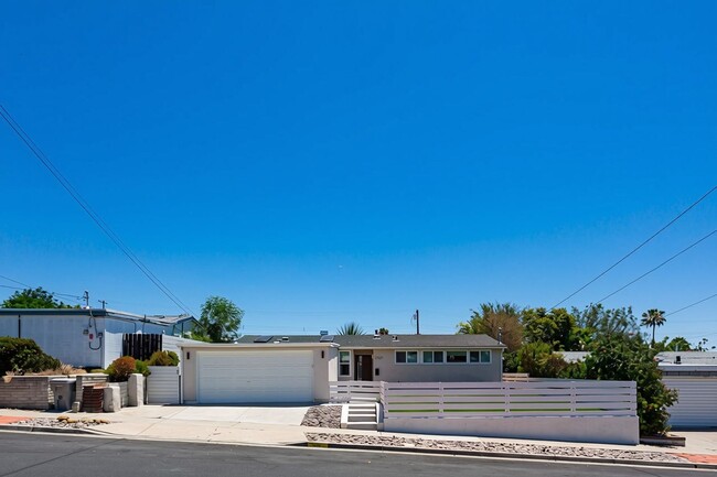 Building Photo - Contemporary Birdland Residence