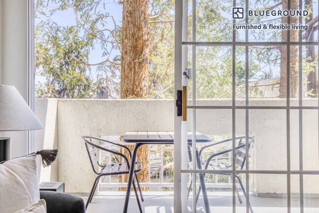 Photo - 114 N Doheny Dr Unit FL2-ID541