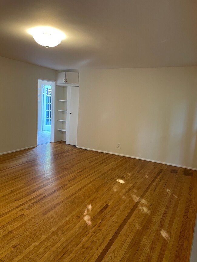 Living Room - Looking toward kitchen - 1956-1960 S Beverly Glen Blvd