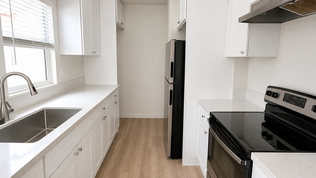 Photo - 1532 E 2nd Street