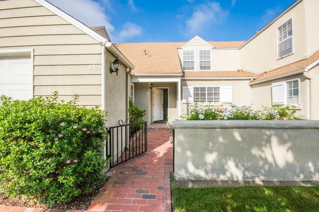Bright Beautiful Tamarack Point Townhome! - Bright Beautiful Tamarack Point Townhome!