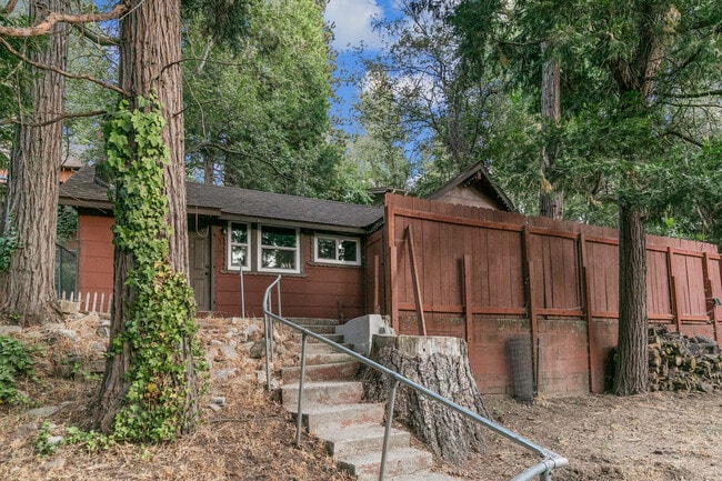 Photo - 23083 Hemlock Ln