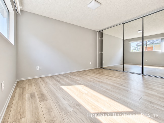 Photo - 3339 S Canfield Ave Unit 211