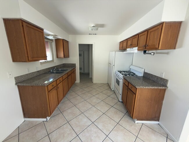 Building Photo - 73121 San Nicholas Ave Unit B