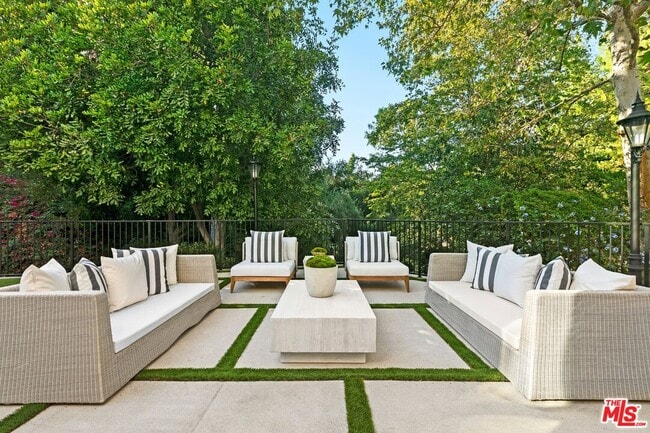 Photo - 16881 Oak View Dr