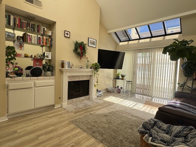 Building Photo - 6146 Calle Mariselda Unit 203