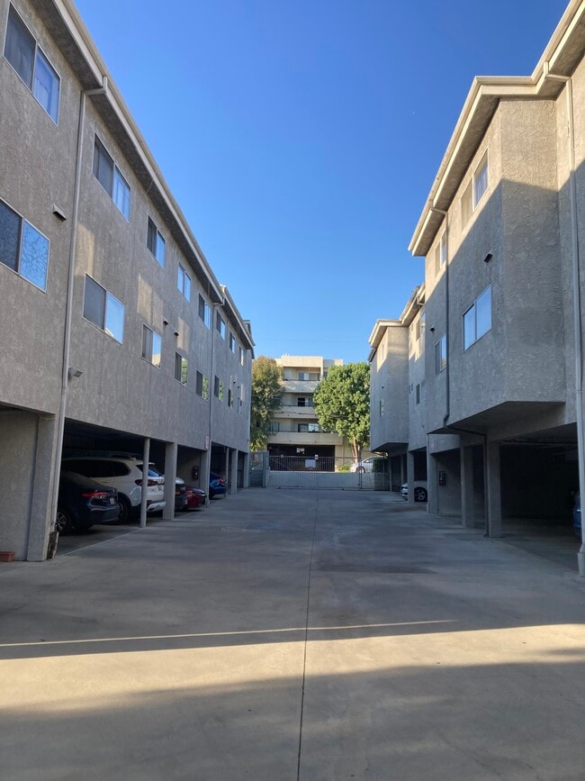 Photo - 9950 Zelzah Ave