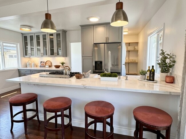 Photo - 1230 N Hollywood Way