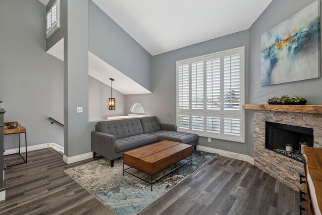 Photo - Comfortable 2-Bed, 2-Bath Home in Costa Me... Unit B1