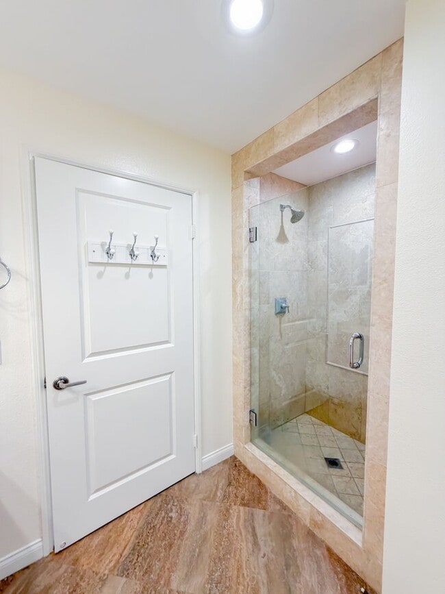 Photo - 5625 Crescent Prk W