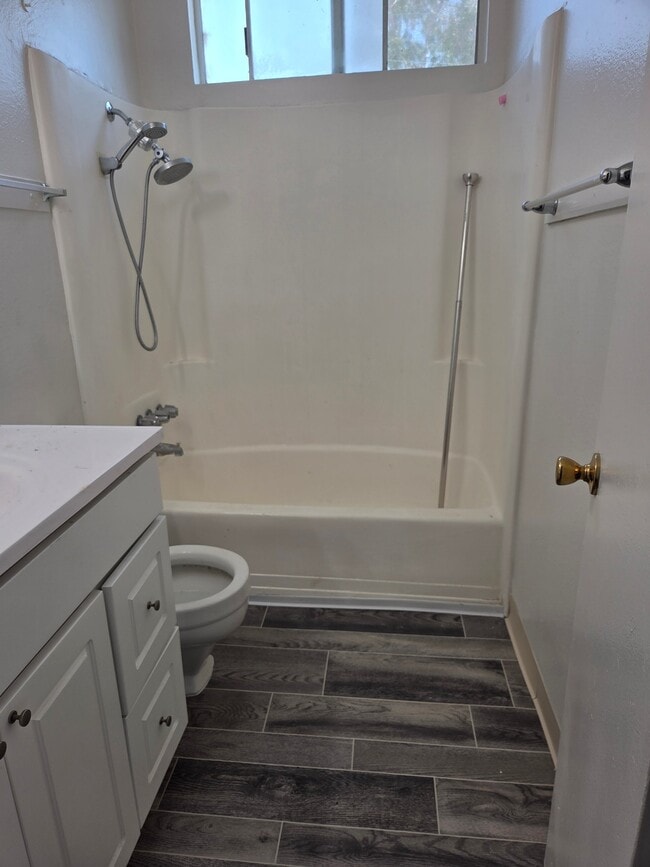 Photo - 995 N Mollison Ave Unit 28